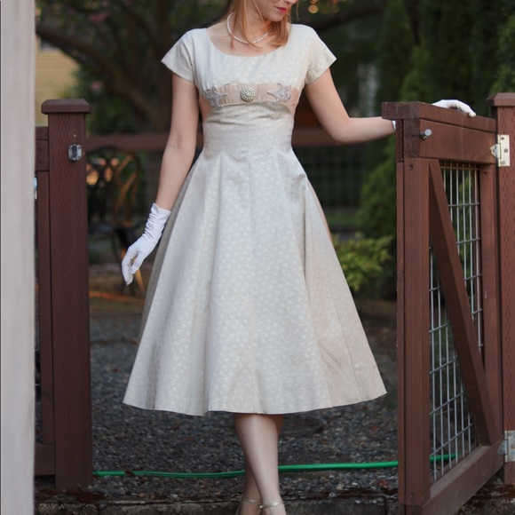 Stunning 1950s or 1960s wedding dress or white formal dress - Picture 1 of 11
